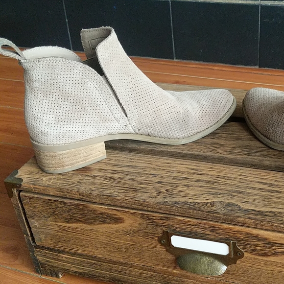 Dolce Vita suede slip on ankle bootie - Picture 6 of 7